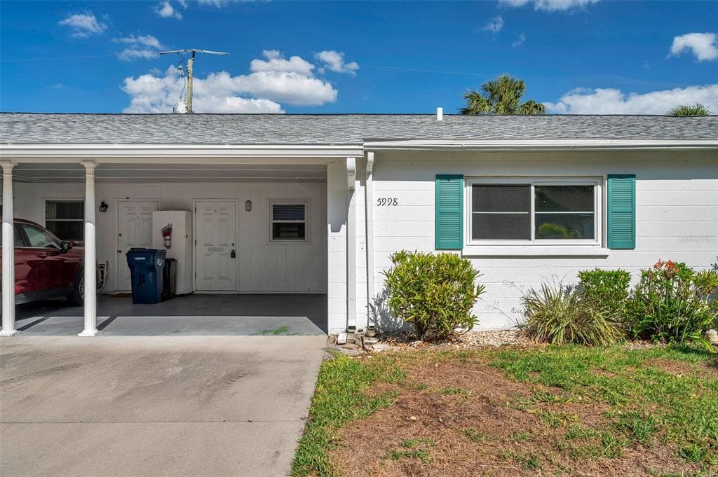 5998 HIBISCUS DRIVE BRADENTON, FL 34207