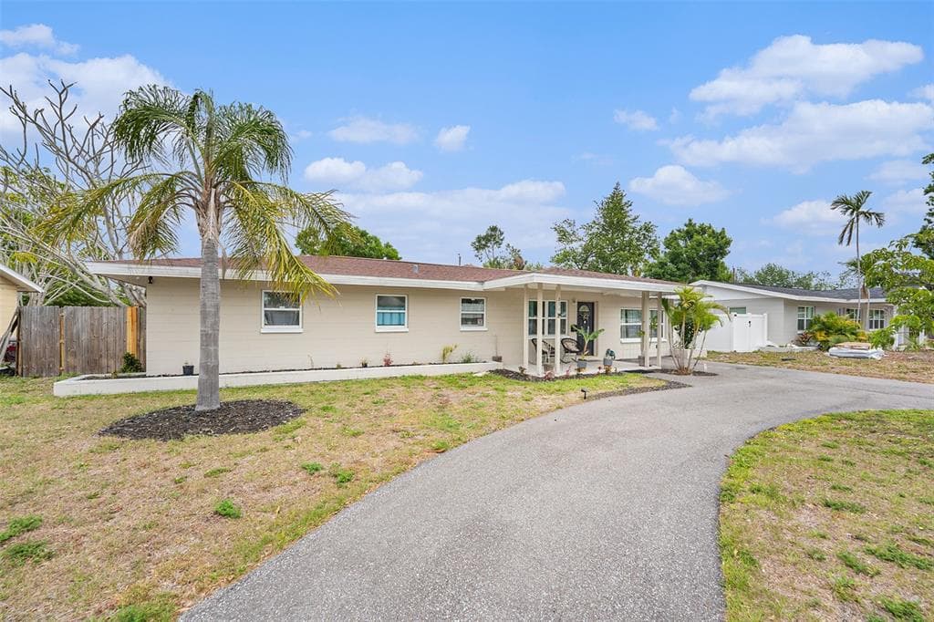 831 72ND AVENUE N ST PETERSBURG, FL 33702