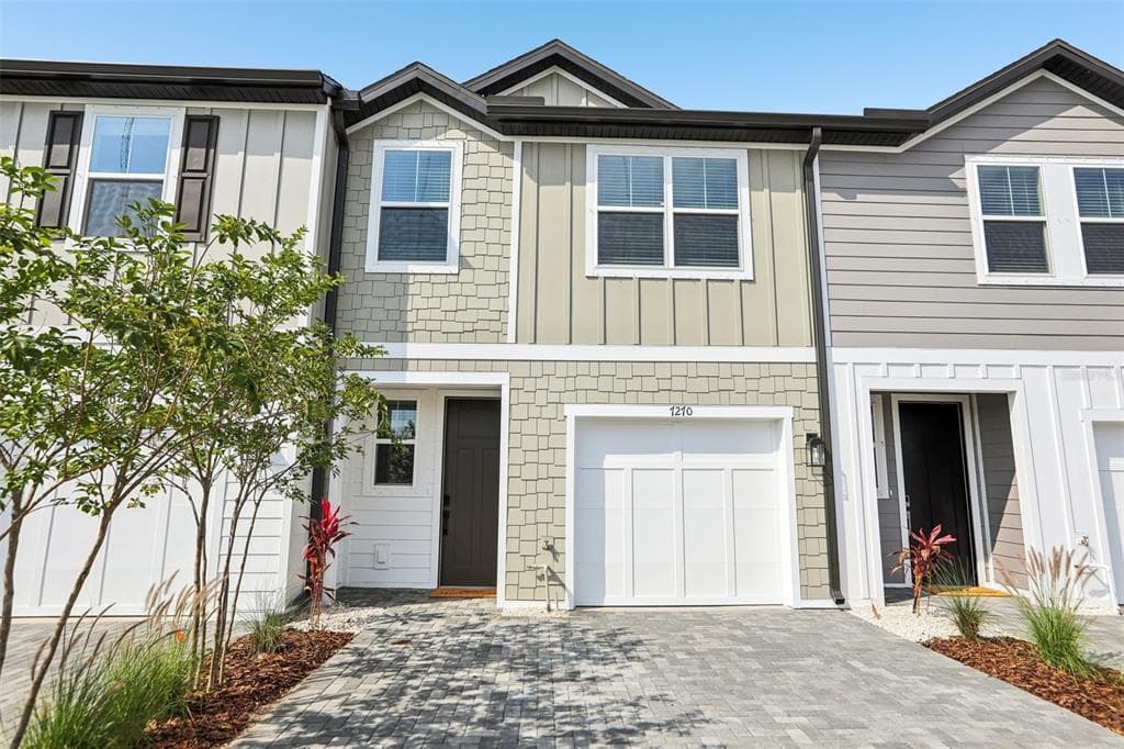 7270 DEER VALLEY CIR TAMPA, FL 33635