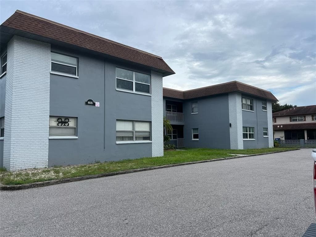 8935 DR MARTIN LUTHER KING JR STREET N UNIT #10 ST PETERSBURG, FL 33702