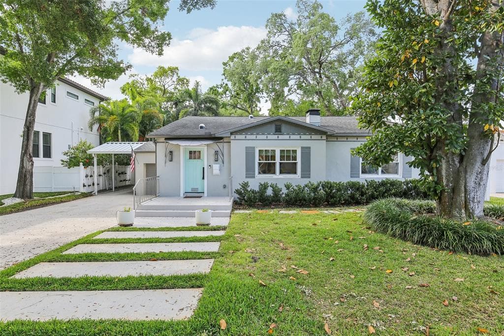 2934 W COACHMAN AVENUE TAMPA, FL 33611