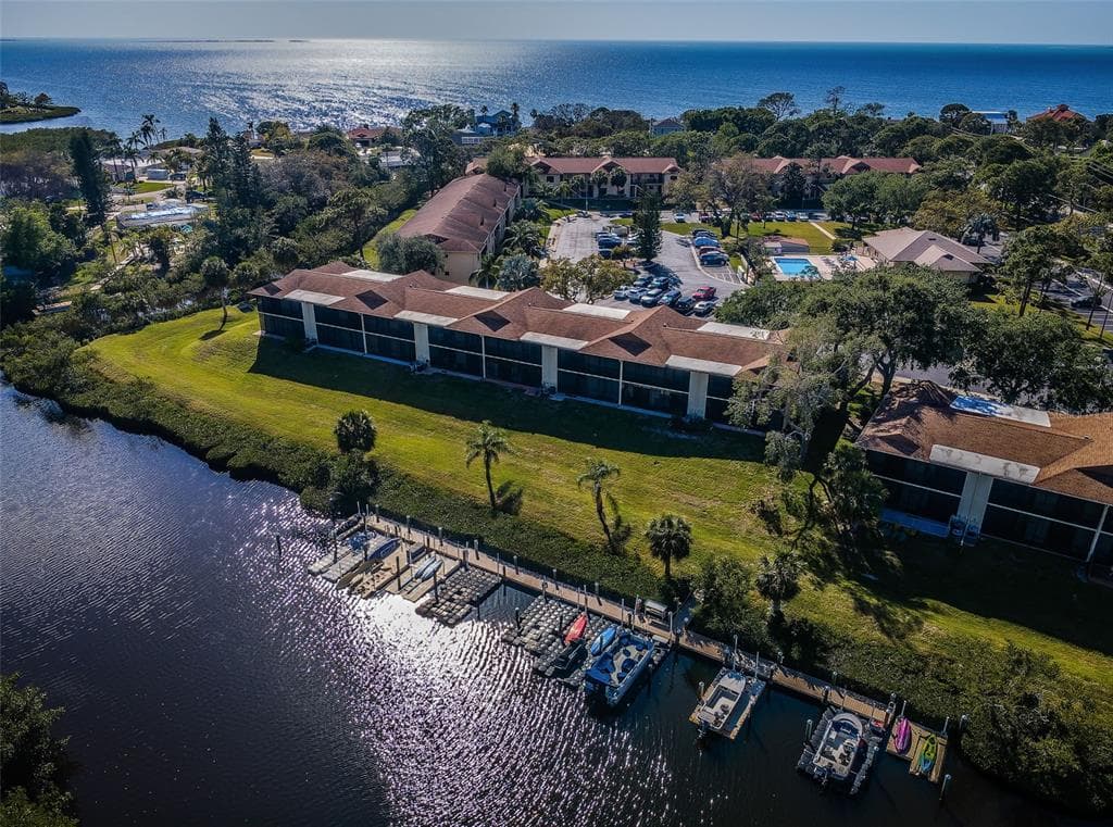 1686 SEASCAPE CIRCLE TARPON SPRINGS, FL 34689