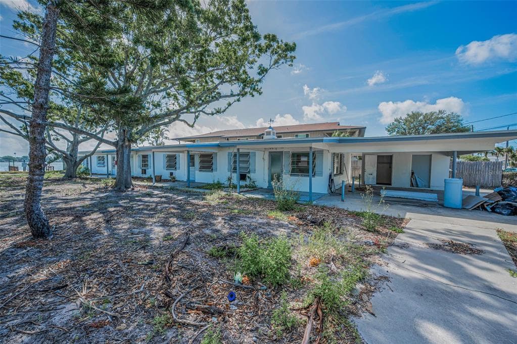 1801 BAY BOULEVARD INDIAN ROCKS BEACH, FL 33785