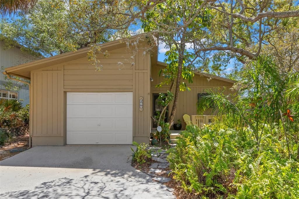 407 INDIANA AVENUE CRYSTAL BEACH, FL 34681