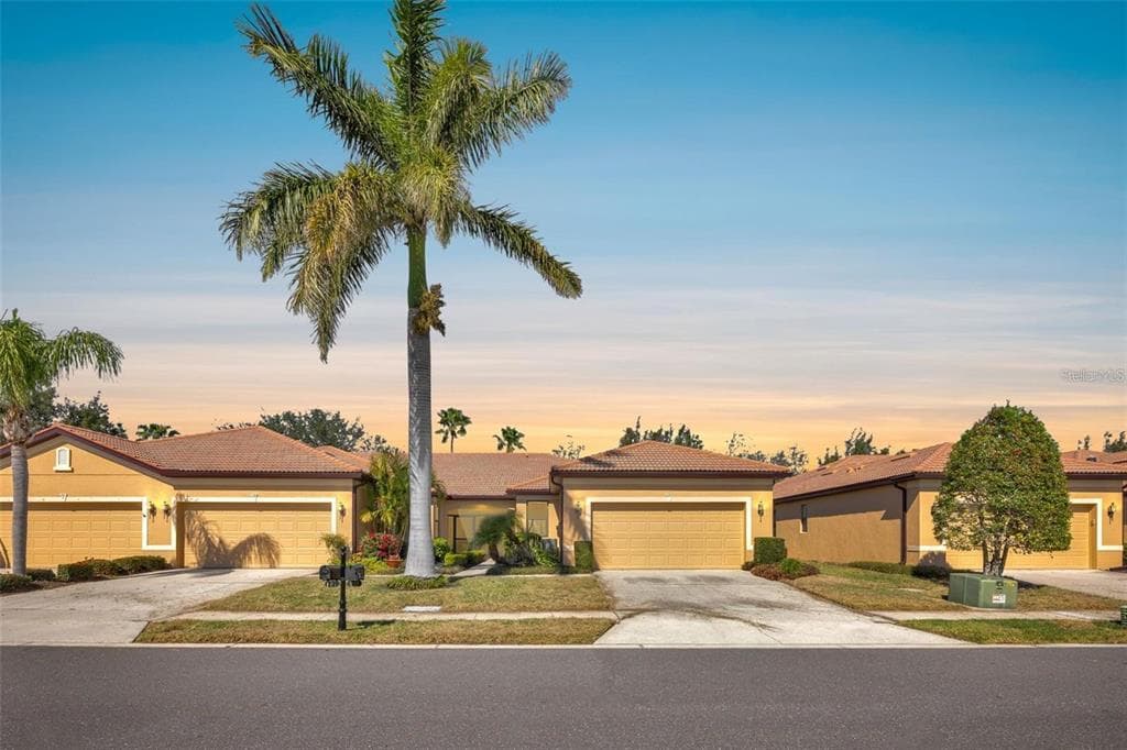 237 SHELL FALLS DRIVE APOLLO BEACH, FL 33572