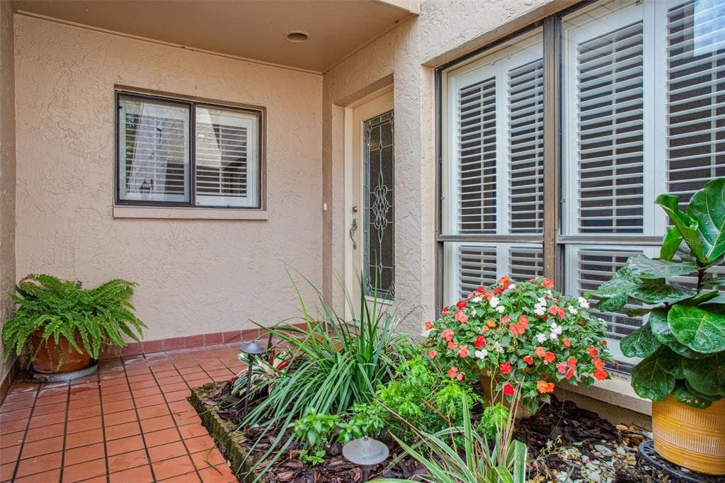 4230 HARTWOOD LANE TAMPA, FL 33618