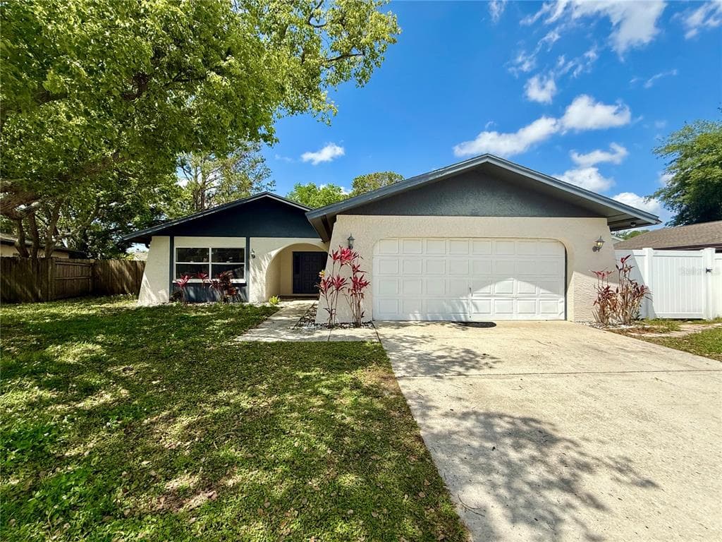 11612 PAINTED HILLS LANE TAMPA, FL 33624