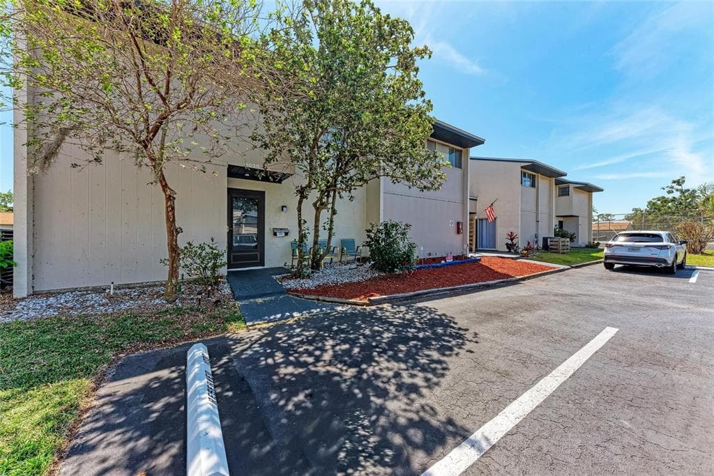 1026 LONGFELLOW COURT UNIT 111 SARASOTA, FL 34243