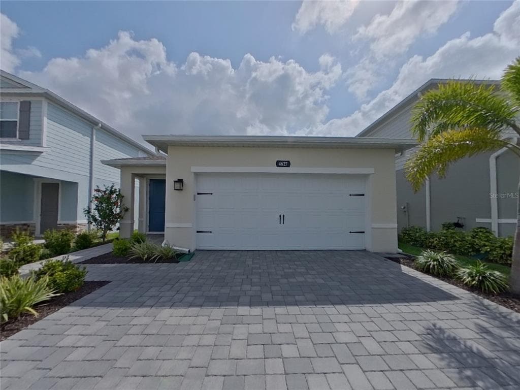 4627 PIPPIN LANE BRADENTON, FL 34211