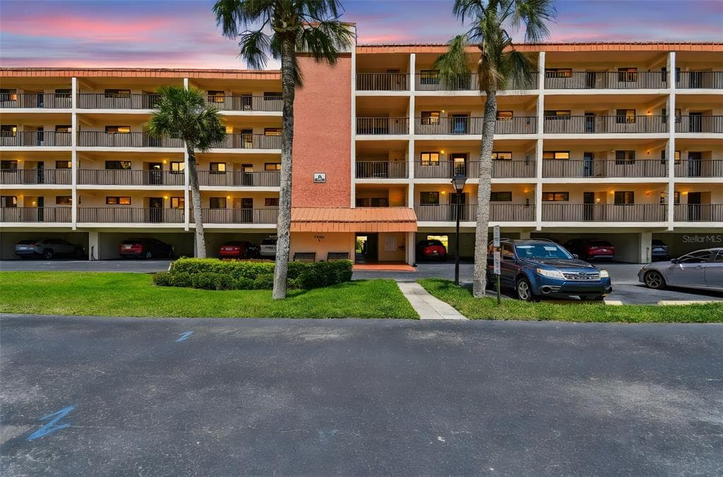 9450 HARBOR GREENS WAY UNIT 403 SEMINOLE, FL 33776