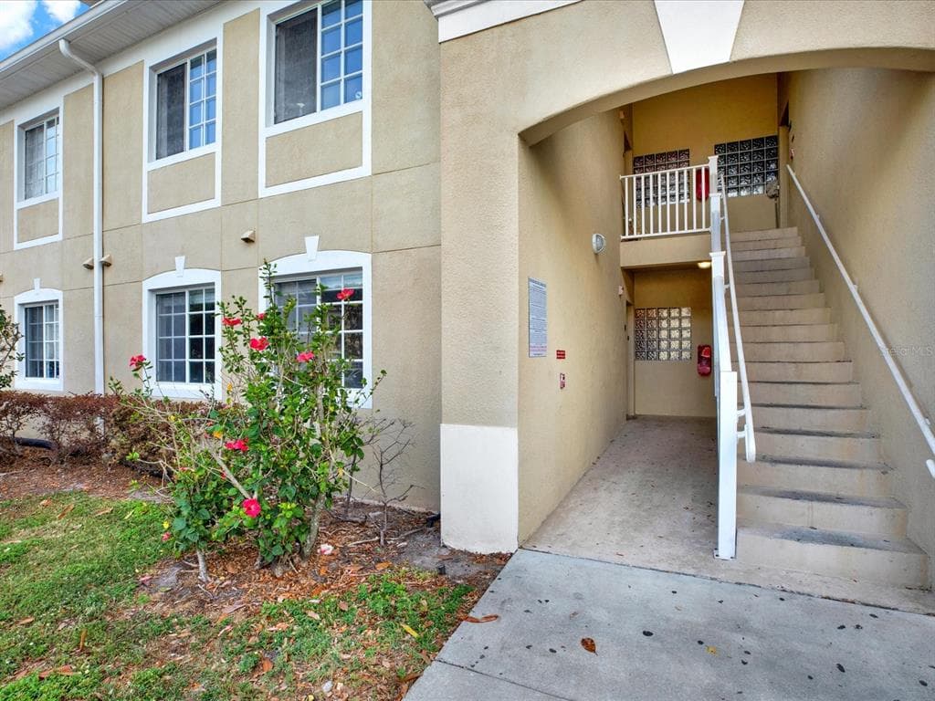 6017 PORTSDALE PLACE UNIT 101 RIVERVIEW, FL 33578