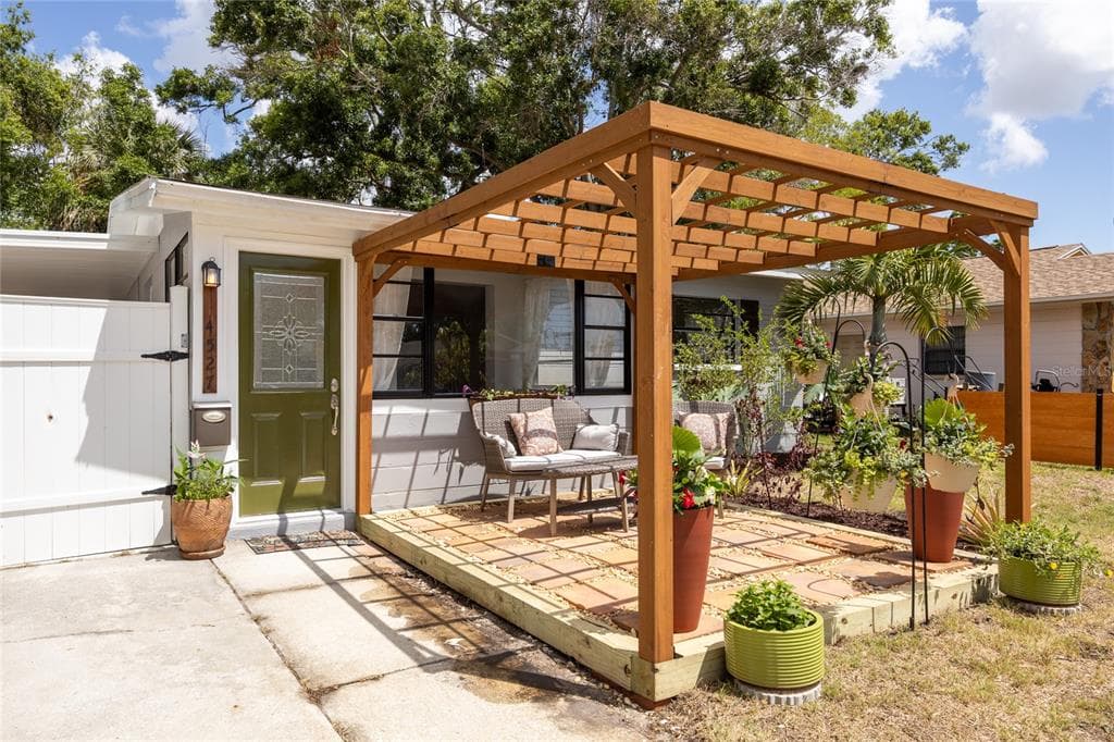 4527 24TH AVENUE S ST PETERSBURG, FL 33711