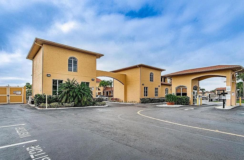 4318 BAYSIDE VILLAGE DRIVE UNIT 304 TAMPA, FL 33615