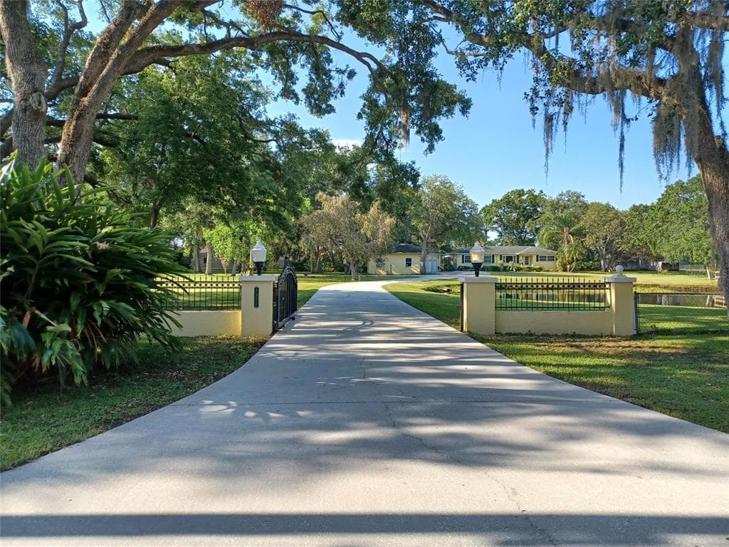 3321 MEANDER LANE SAFETY HARBOR, FL 34695