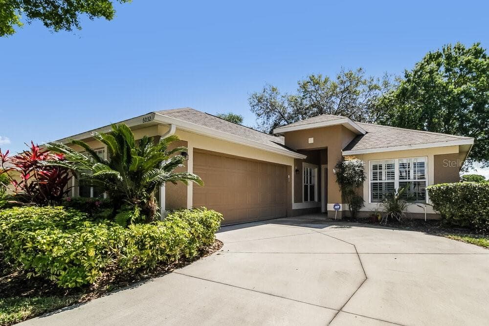 6032 SPRING CREEK COURT MOUNT DORA, FL 32757