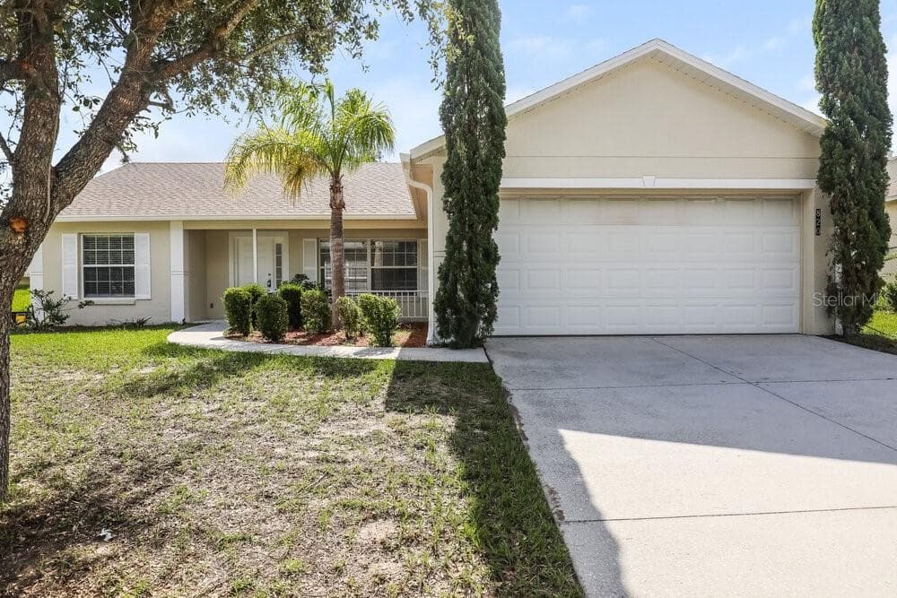 820 SHORE BREEZE WAY MINNEOLA, FL 34715