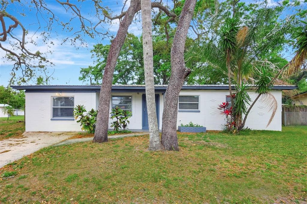 2102 E BOUGAINVILLEA AVENUE TAMPA, FL 33612