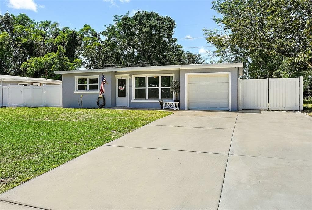 9578 88TH WAY SEMINOLE, FL 33777
