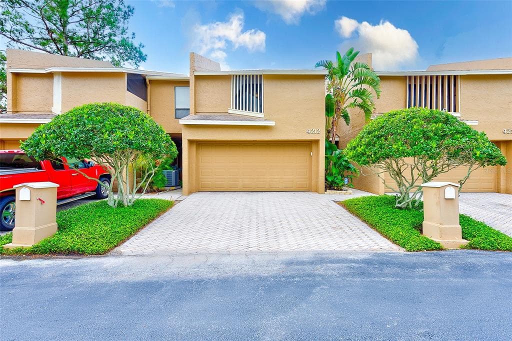 4212 MILL VALLEY COURT TAMPA, FL 33618