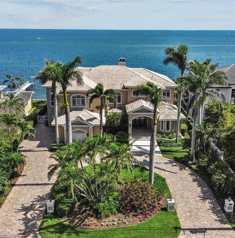 1737 BRIGHTWATERS BOULEVARD NE ST PETERSBURG, FL 33704