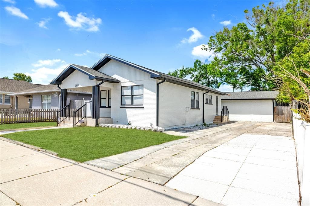 2511 W BRADDOCK STREET TAMPA, FL 33607