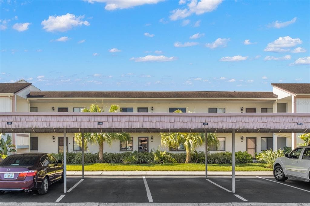 106 LAKEVIEW PLACE UNIT 106 OLDSMAR, FL 34677