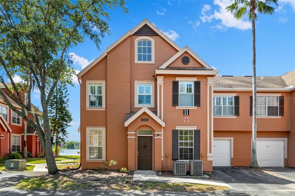 9208 LAKE CHASE ISLAND WAY UNIT 9208 TAMPA, FL 33626
