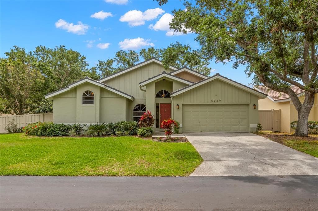 5269 WHITE SAND CIRCLE NE ST PETERSBURG, FL 33703