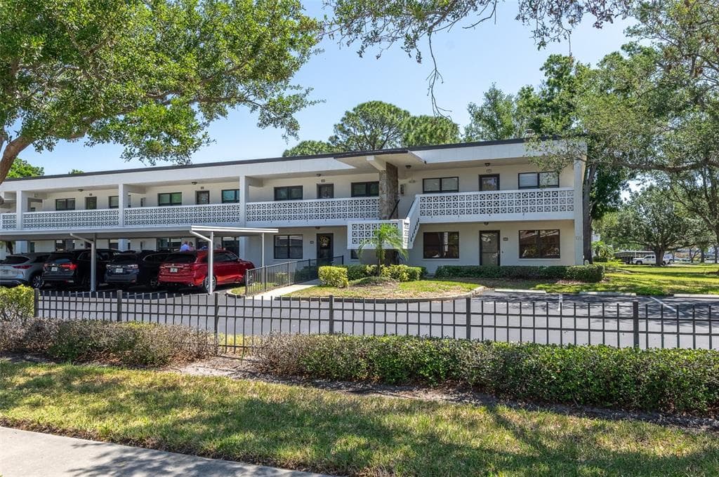 5085 1ST STREET NE UNIT 242 ST PETERSBURG, FL 33703