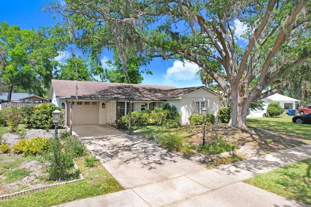 7703 W HIAWATHA STREET TAMPA, FL 33615