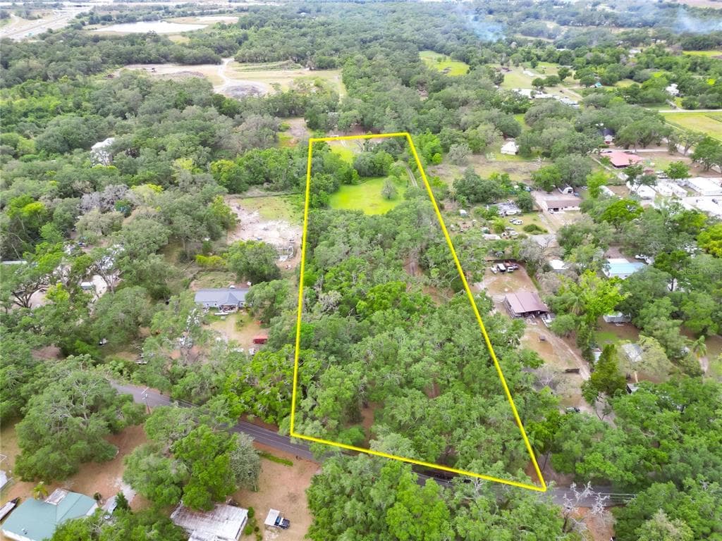 6124 BLACK DAIRY ROAD SEFFNER, FL 33584