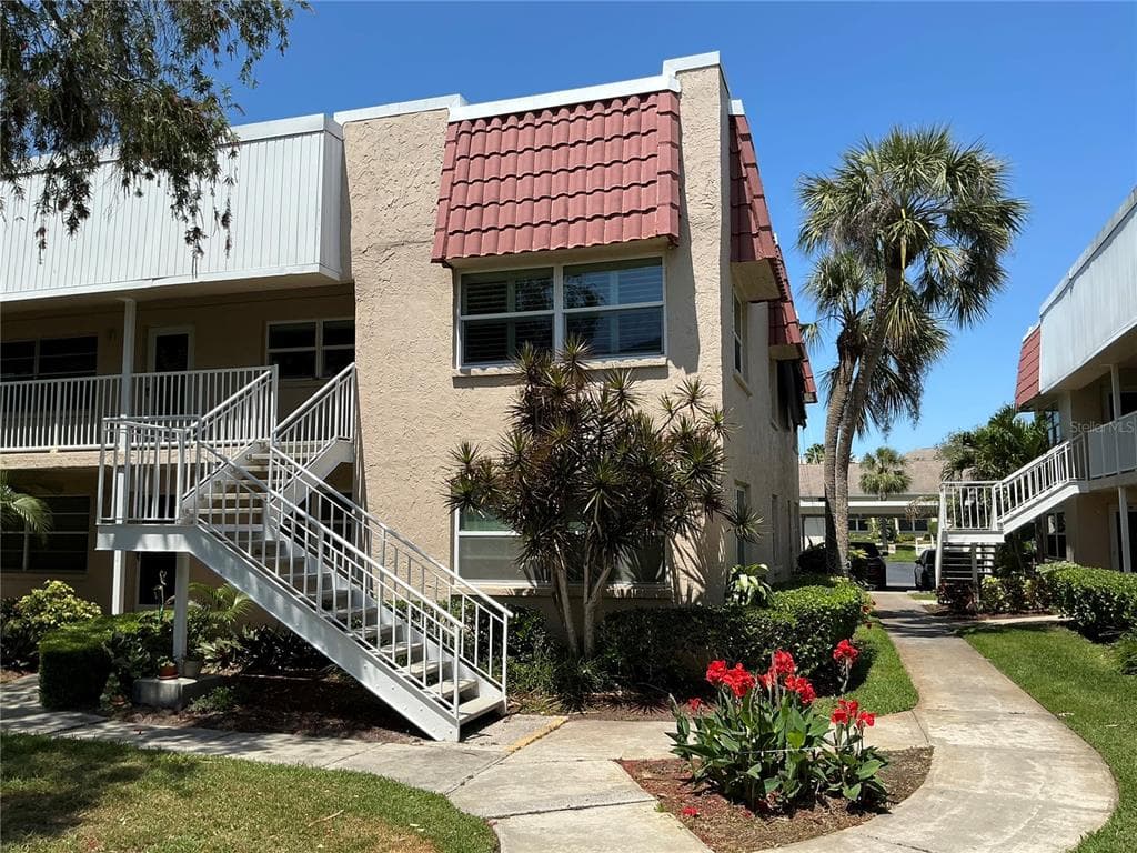 10032 65TH AVENUE N UNIT 14 ST PETERSBURG, FL 33708
