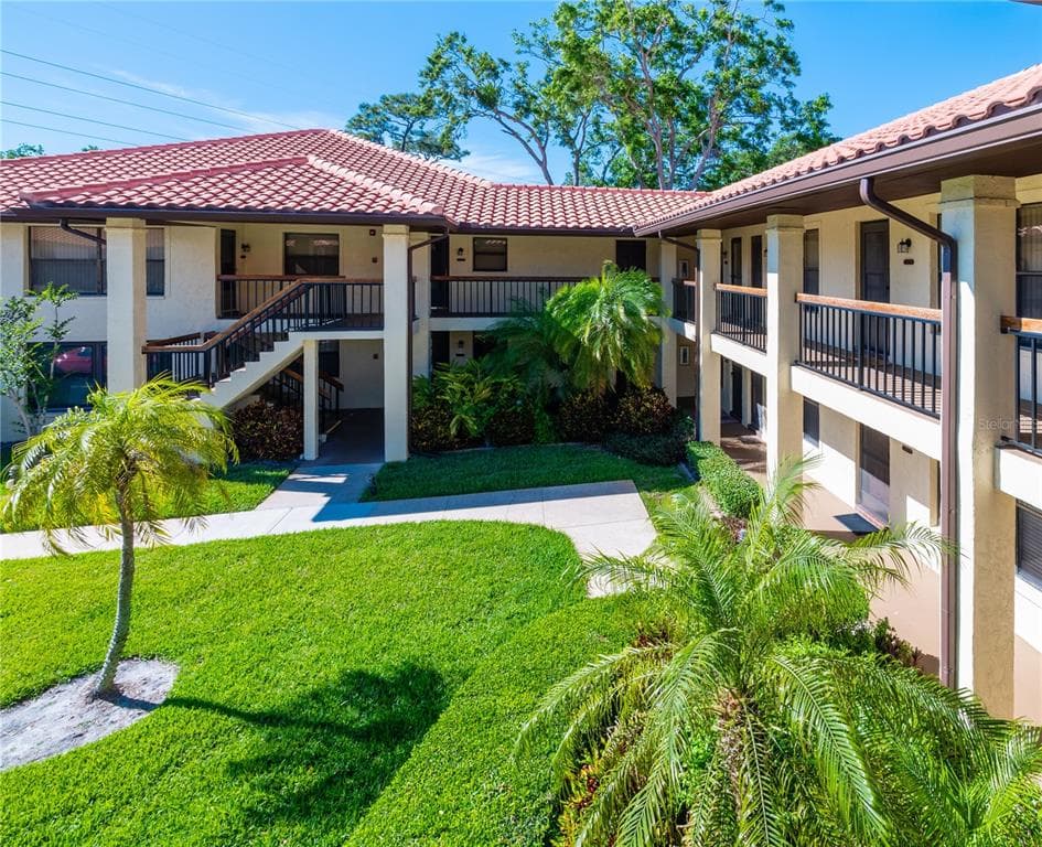 2213 HAMMOCK PINE BOULEVARD CLEARWATER, FL 33761