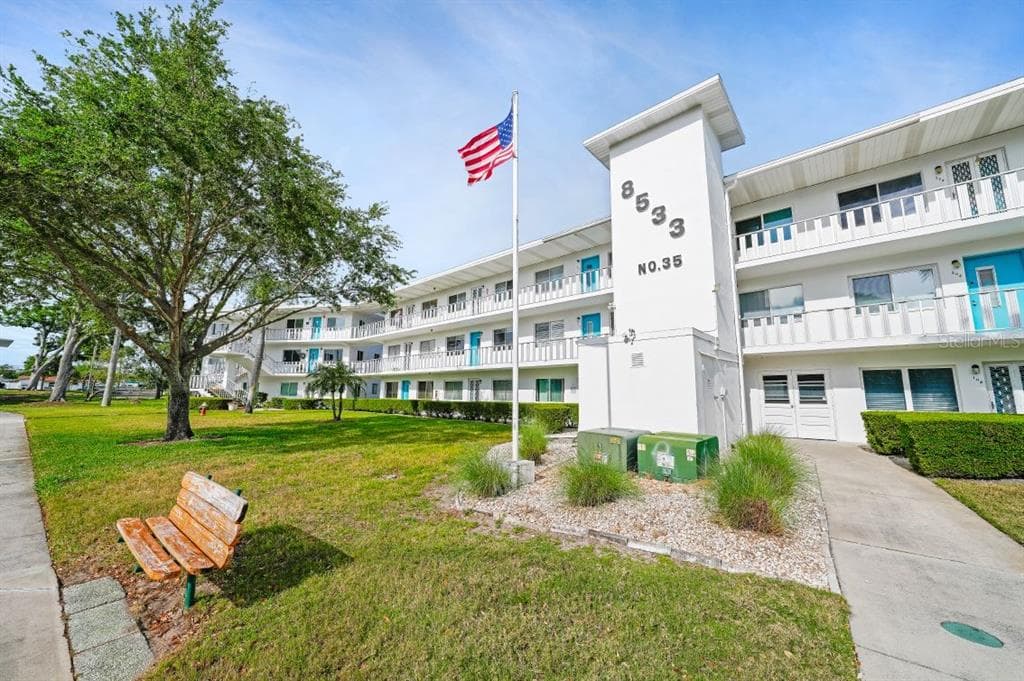 8533 110TH STREET UNIT 207 SEMINOLE, FL 33772