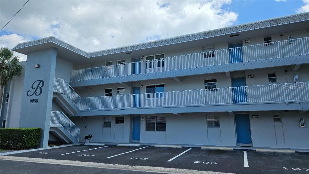 9950 47TH AVENUE N UNIT 110 ST PETERSBURG, FL 33708