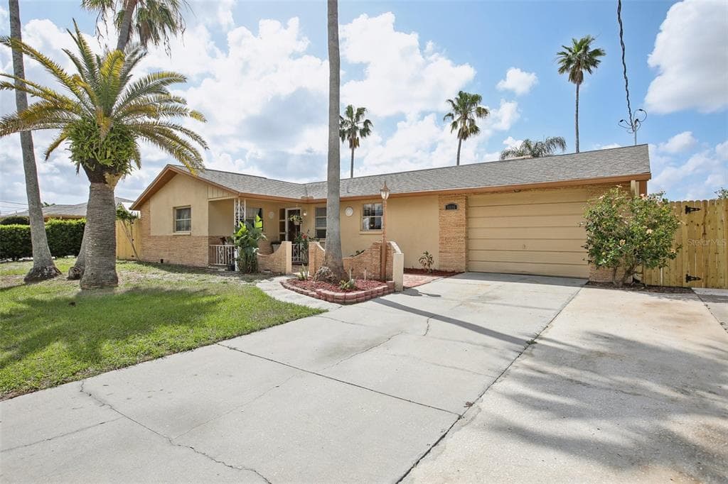 5616 RIDDLE ROAD HOLIDAY, FL 34690