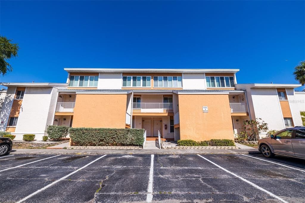 9975 7TH WAY N UNIT 102 ST PETERSBURG, FL 33702
