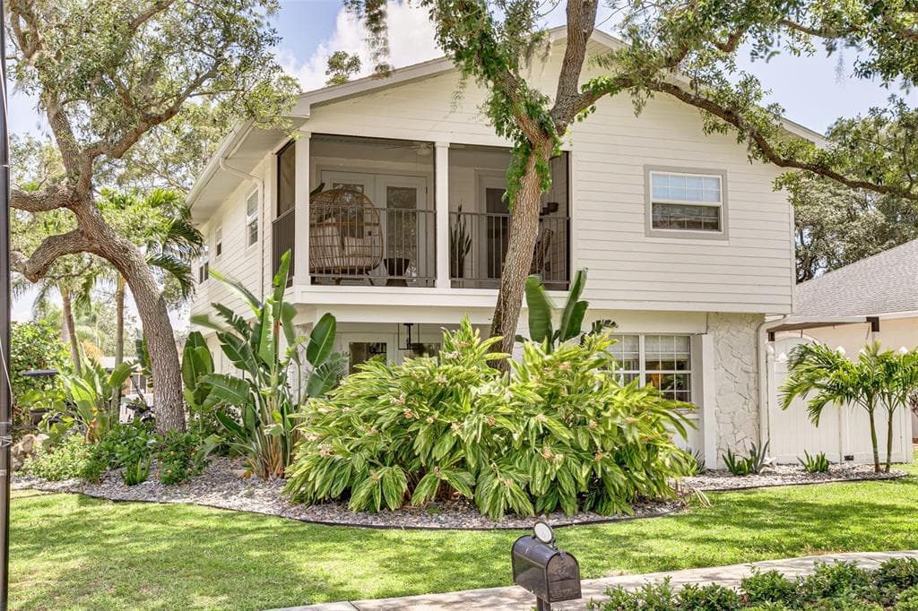 1701 SUNSET DRIVE TARPON SPRINGS, FL 34689