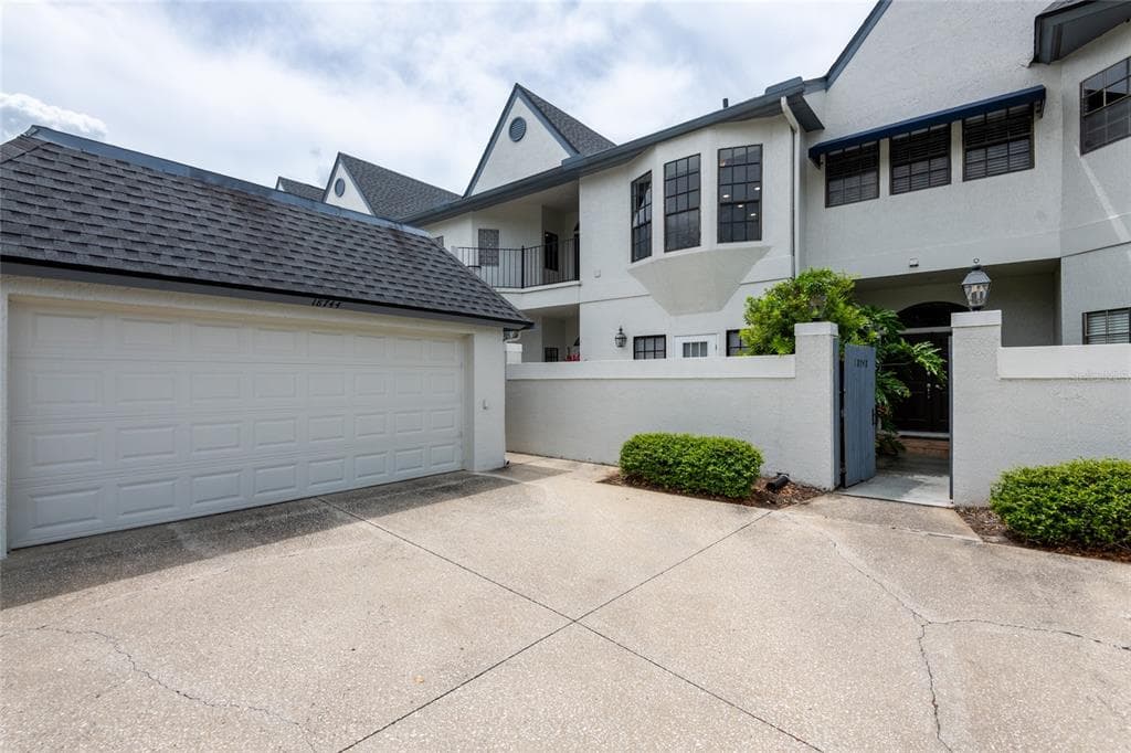 18746 WIMBLEDON CIRCLE LUTZ, FL 33558