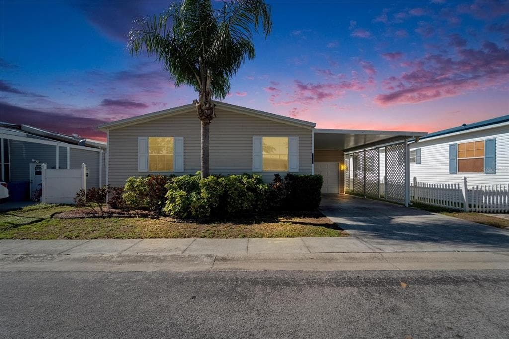 8528 FANTASIA PARK WAY RIVERVIEW, FL 33578