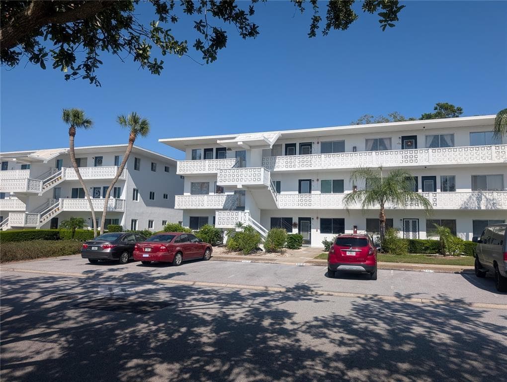 8075 112TH STREET UNIT 110 SEMINOLE, FL 33772