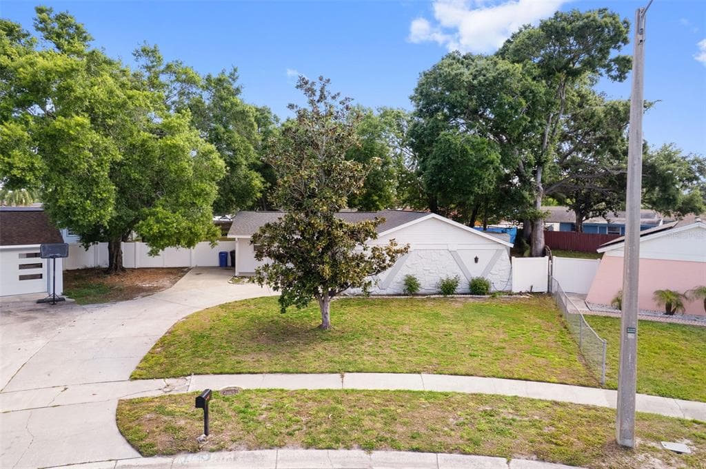 9014 ARNDALE CIRCLE TAMPA, FL 33615