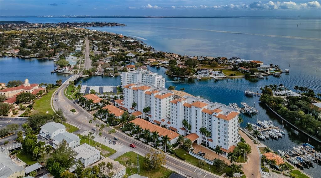 1325 SNELL ISLE BOULEVARD NE UNIT 607 ST PETERSBURG, FL 33704