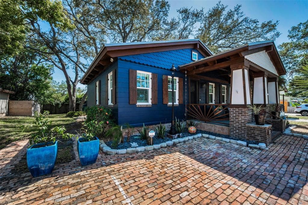 525 LEXINGTON STREET DUNEDIN, FL 34698
