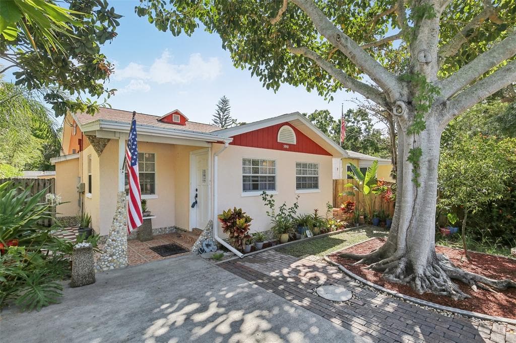 3911 HAINES ROAD N ST PETERSBURG, FL 33703