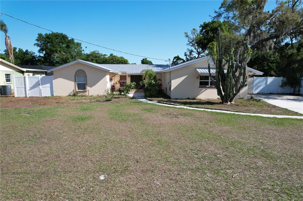 914 HOMEWOOD DRIVE BRANDON, FL 33511