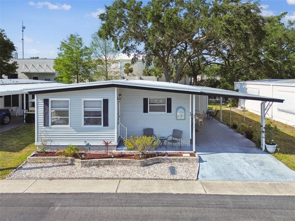 66 ROYAL PALM CIRCLE LARGO, FL 33778