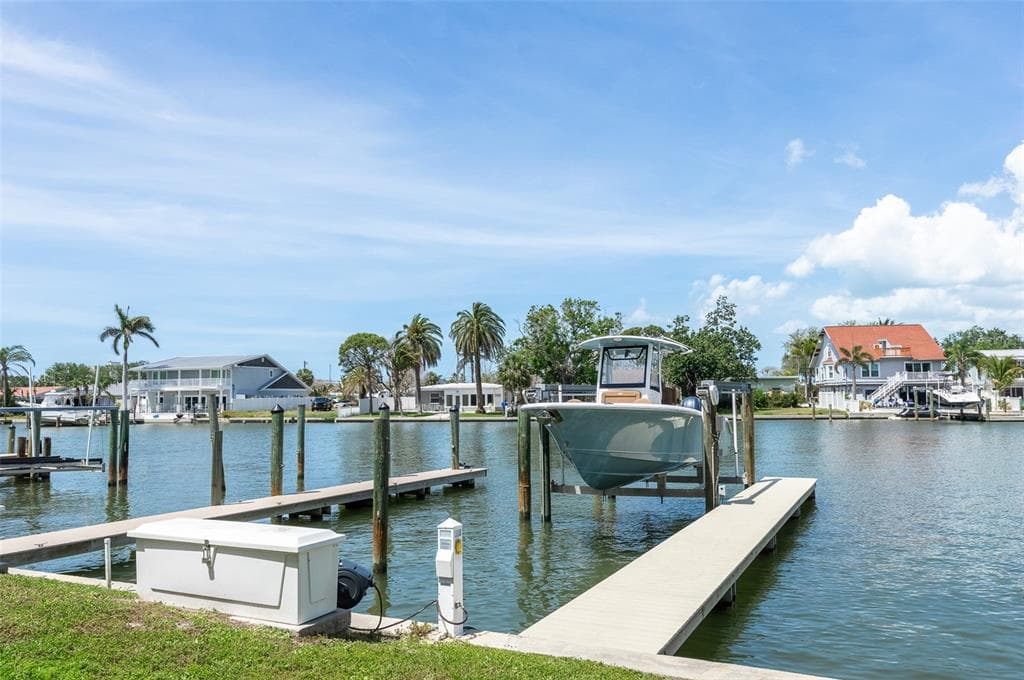 326 WINDRUSH BOULEVARD UNIT 101 INDIAN ROCKS BEACH, FL 33785