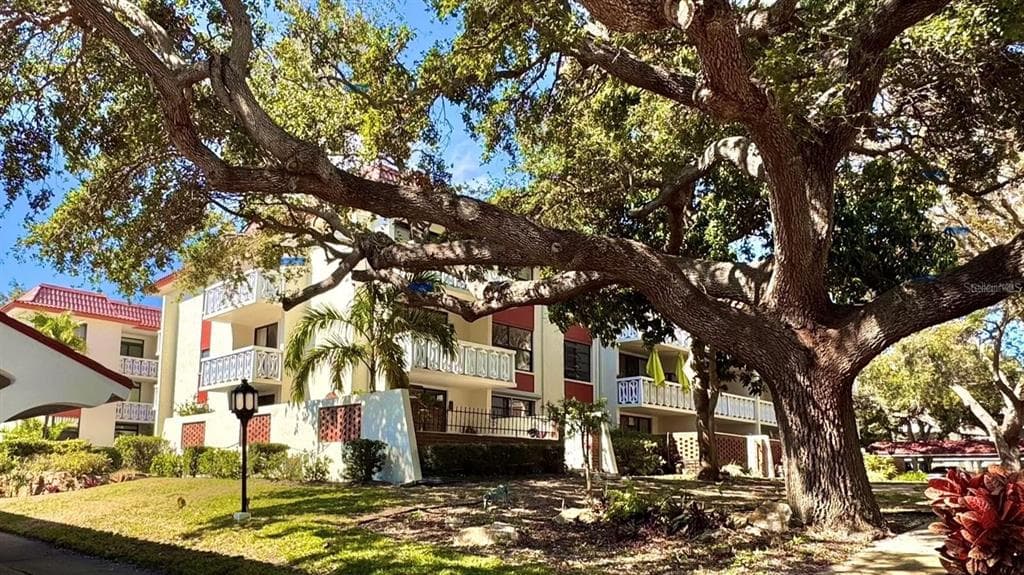 2612 PEARCE DRIVE UNIT 211 CLEARWATER, FL 33764