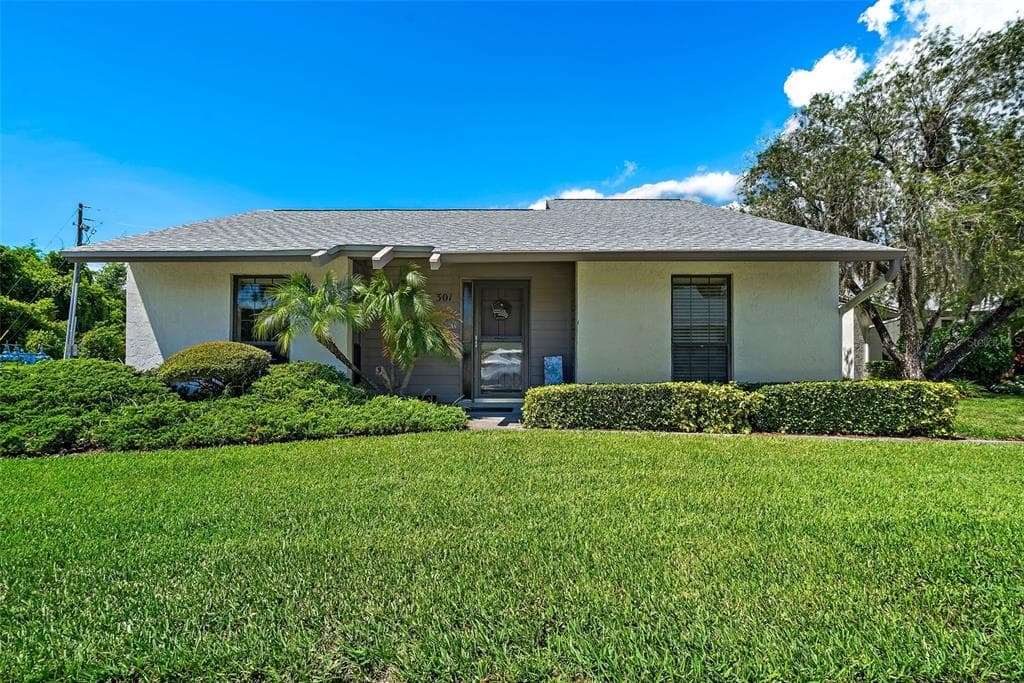 301 WINDRUSH LOOP TARPON SPRINGS, FL 34689
